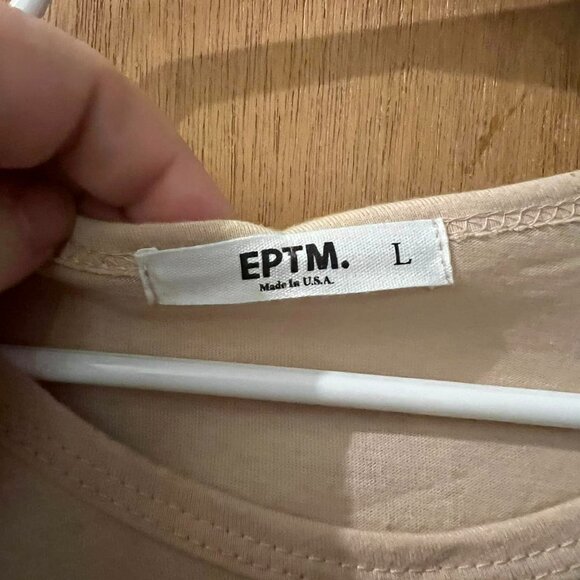 🐻Size L - EPTM - NWT Short Sleeve Knit Pullover w/Zipper Trim - Picture 2 of 7